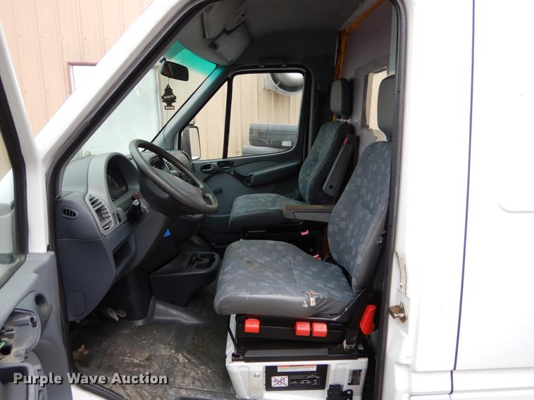 image for item DE6058 2006 Dodge Sprinter 3500 van
