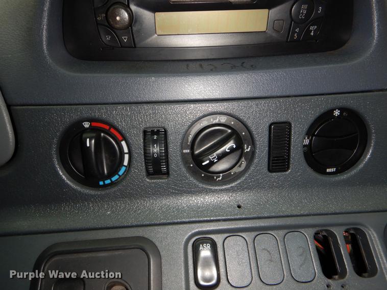 image for item DE6058 2006 Dodge Sprinter 3500 van