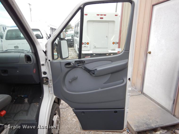 image for item DE6058 2006 Dodge Sprinter 3500 van