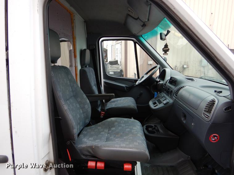 image for item DE6058 2006 Dodge Sprinter 3500 van