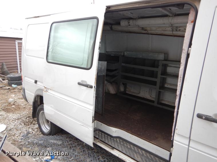 image for item DE6058 2006 Dodge Sprinter 3500 van