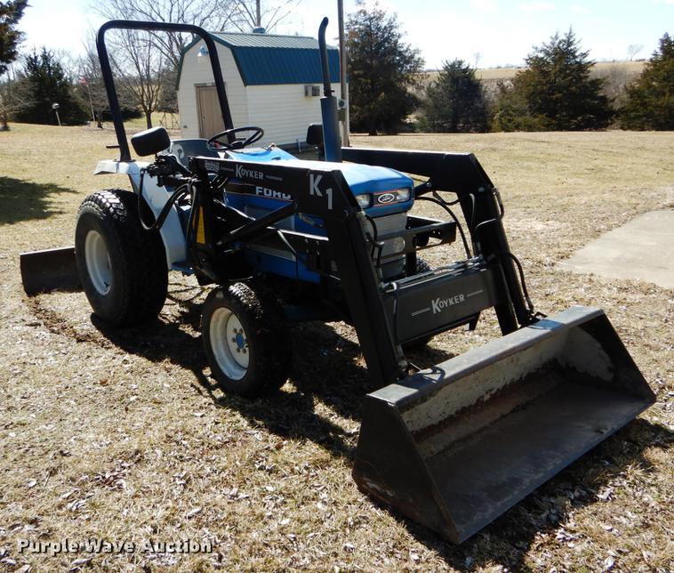 image for item DE6061 1990 Ford 1520 MFWD tractor