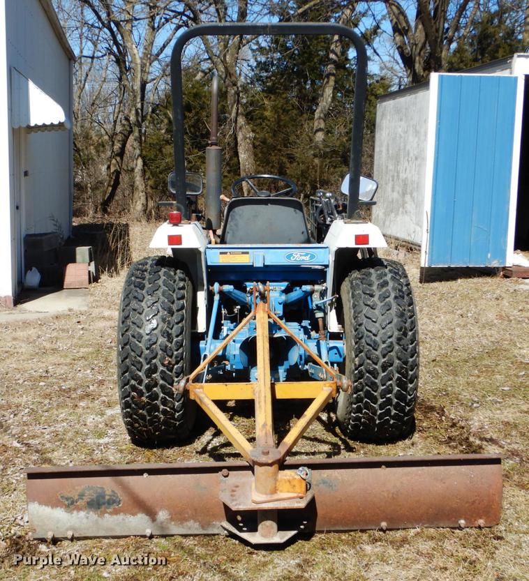 image for item DE6061 1990 Ford 1520 MFWD tractor
