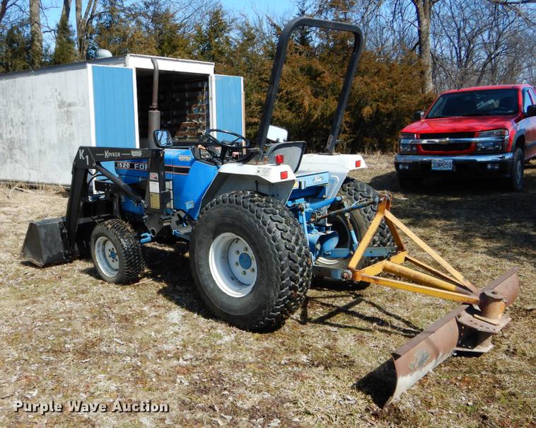 image for item DE6061 1990 Ford 1520 MFWD tractor