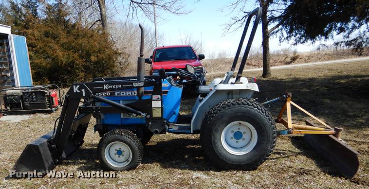 image for item DE6061 1990 Ford 1520 MFWD tractor