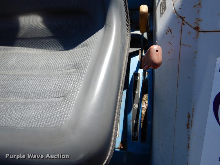 image for item DE6061 1990 Ford 1520 MFWD tractor