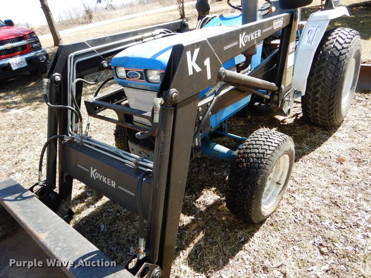 image for item DE6061 1990 Ford 1520 MFWD tractor