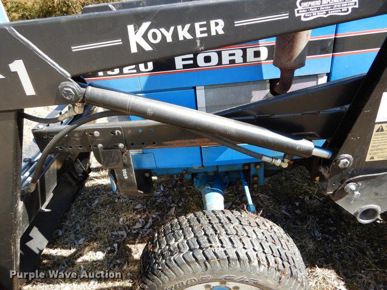 image for item DE6061 1990 Ford 1520 MFWD tractor