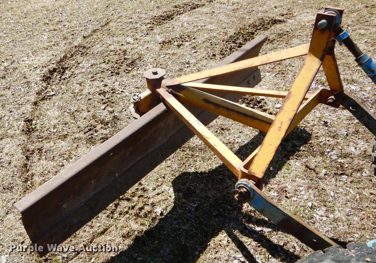 image for item DE6061 1990 Ford 1520 MFWD tractor