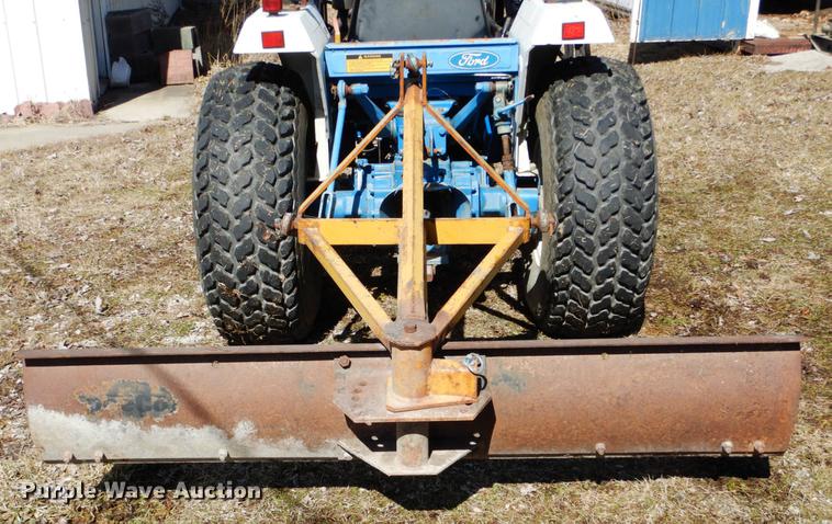 image for item DE6061 1990 Ford 1520 MFWD tractor