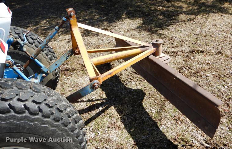 image for item DE6061 1990 Ford 1520 MFWD tractor