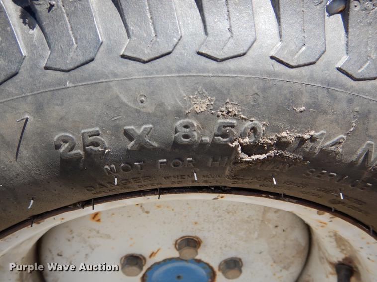 image for item DE6061 1990 Ford 1520 MFWD tractor