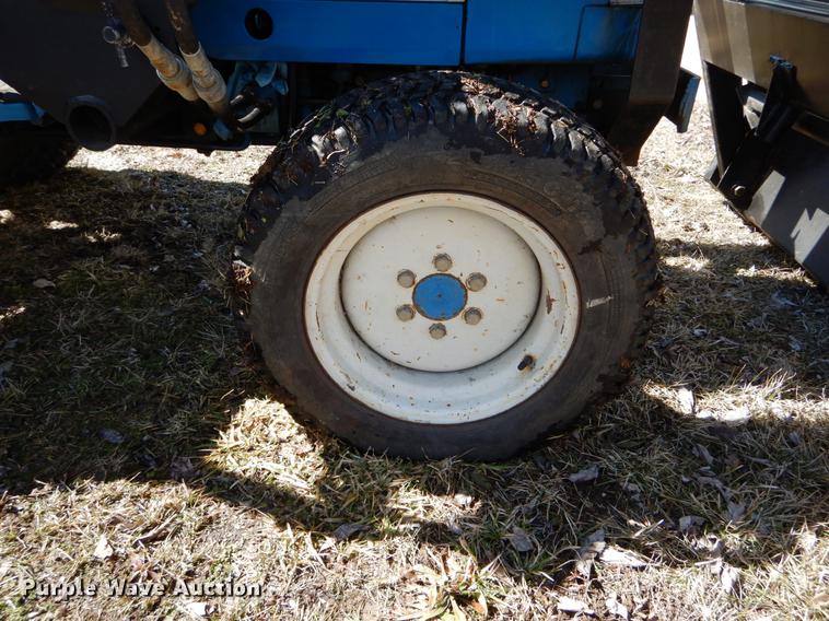 image for item DE6061 1990 Ford 1520 MFWD tractor