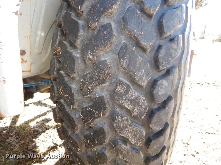 image for item DE6061 1990 Ford 1520 MFWD tractor