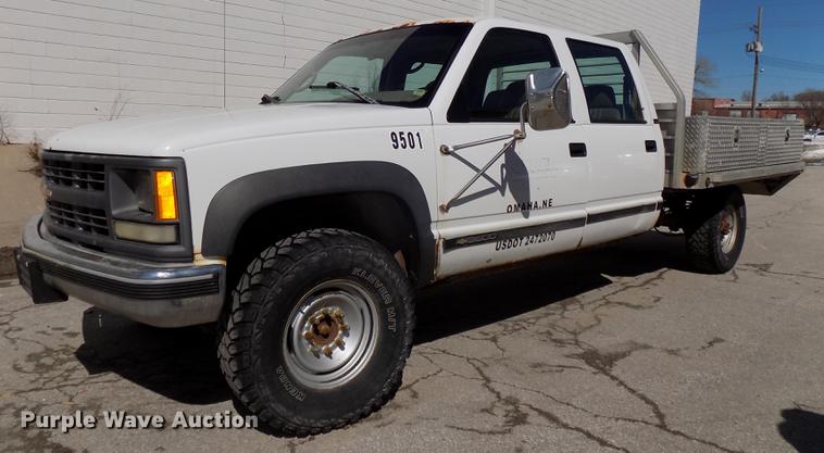 image for item DE7624 1995 Chevrolet Cheyenne 3500 Crew Cab flatbed pickup truck