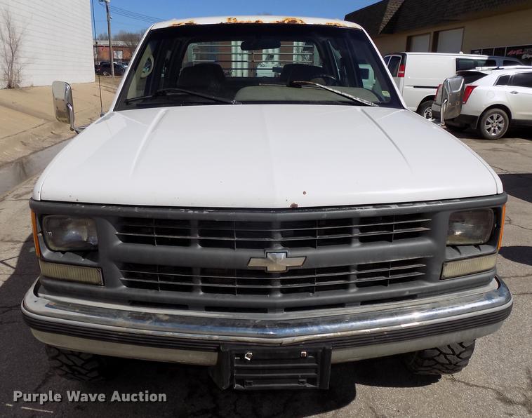 image for item DE7624 1995 Chevrolet Cheyenne 3500 Crew Cab flatbed pickup truck