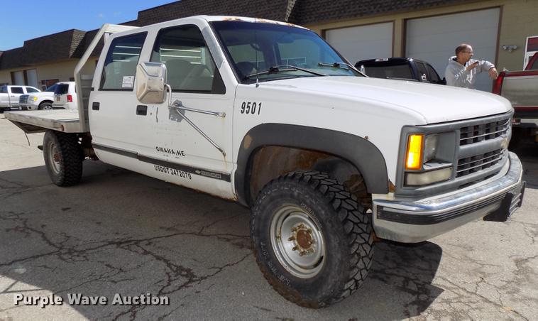 image for item DE7624 1995 Chevrolet Cheyenne 3500 Crew Cab flatbed pickup truck