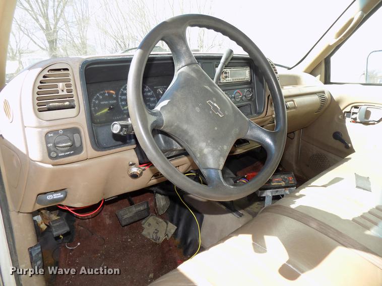 image for item DE7624 1995 Chevrolet Cheyenne 3500 Crew Cab flatbed pickup truck