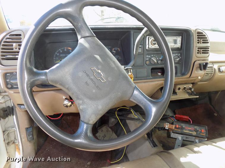 image for item DE7624 1995 Chevrolet Cheyenne 3500 Crew Cab flatbed pickup truck