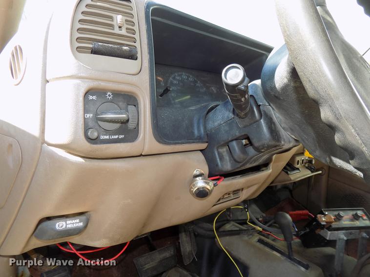 image for item DE7624 1995 Chevrolet Cheyenne 3500 Crew Cab flatbed pickup truck