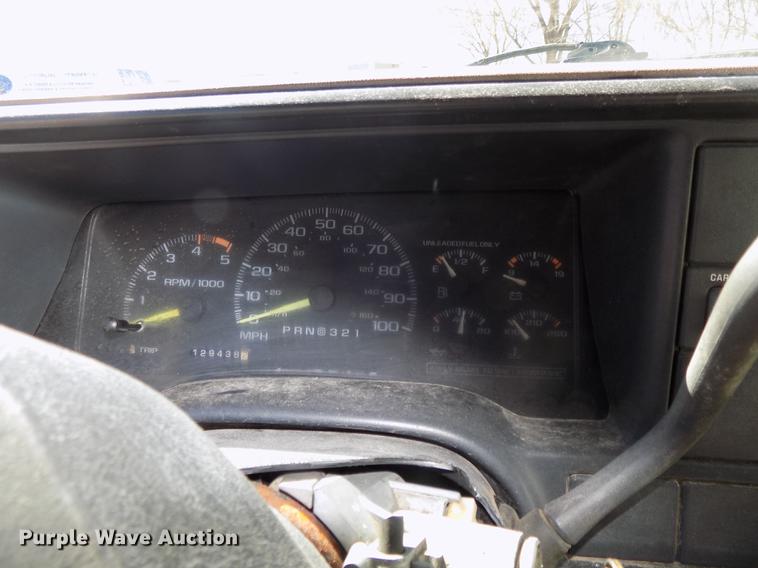 image for item DE7624 1995 Chevrolet Cheyenne 3500 Crew Cab flatbed pickup truck