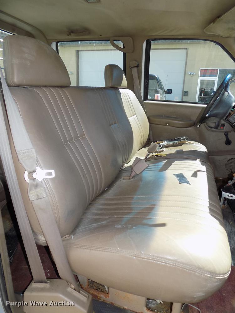 image for item DE7624 1995 Chevrolet Cheyenne 3500 Crew Cab flatbed pickup truck