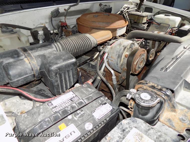 image for item DE7624 1995 Chevrolet Cheyenne 3500 Crew Cab flatbed pickup truck