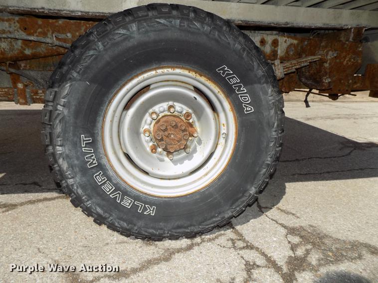image for item DE7624 1995 Chevrolet Cheyenne 3500 Crew Cab flatbed pickup truck