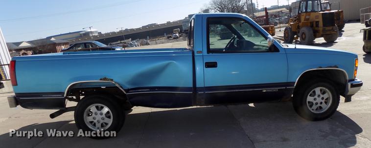 image for item DE7625 1993 Chevrolet C1500 pickup truck
