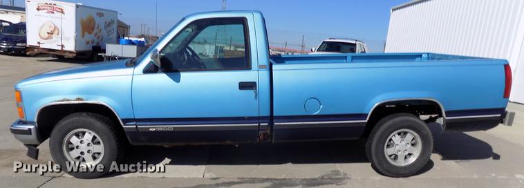 image for item DE7625 1993 Chevrolet C1500 pickup truck