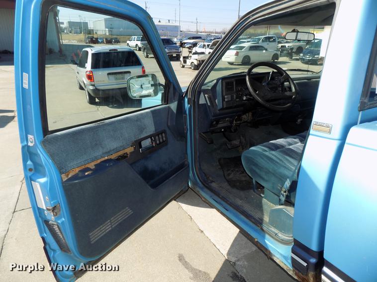 image for item DE7625 1993 Chevrolet C1500 pickup truck