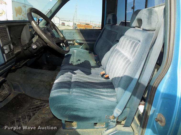 image for item DE7625 1993 Chevrolet C1500 pickup truck