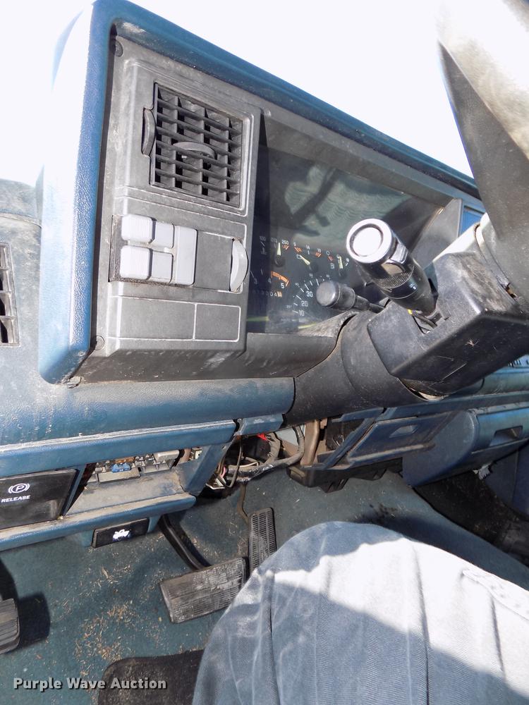 image for item DE7625 1993 Chevrolet C1500 pickup truck