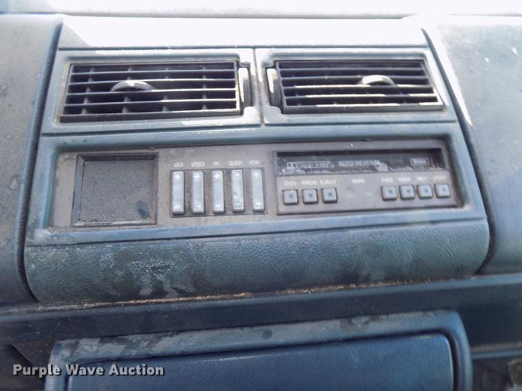 image for item DE7625 1993 Chevrolet C1500 pickup truck