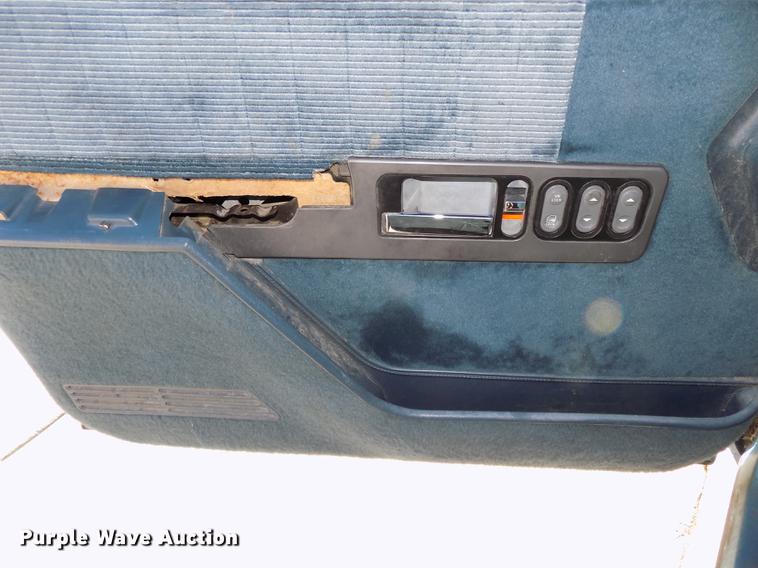 image for item DE7625 1993 Chevrolet C1500 pickup truck