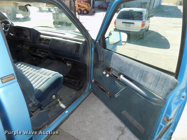 image for item DE7625 1993 Chevrolet C1500 pickup truck