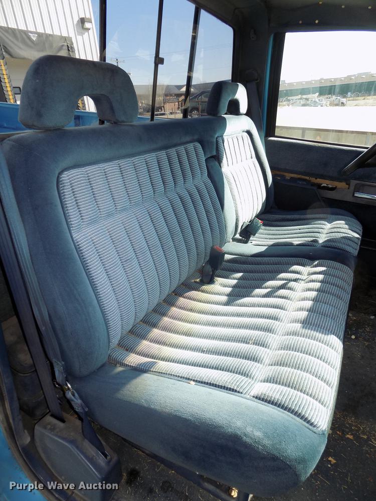 image for item DE7625 1993 Chevrolet C1500 pickup truck