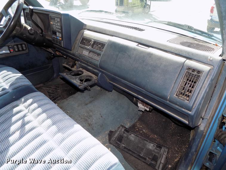 image for item DE7625 1993 Chevrolet C1500 pickup truck