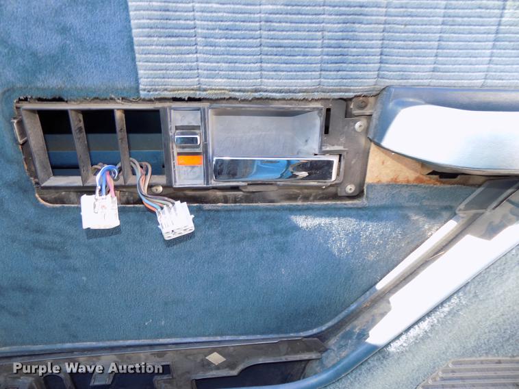 image for item DE7625 1993 Chevrolet C1500 pickup truck