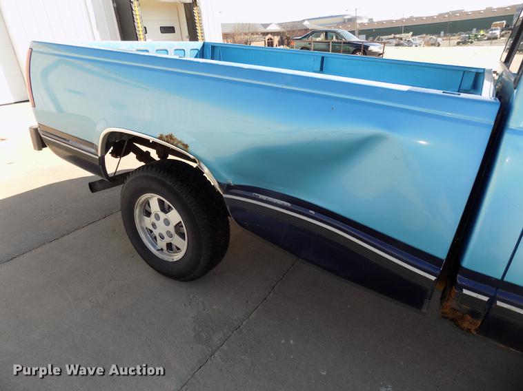image for item DE7625 1993 Chevrolet C1500 pickup truck