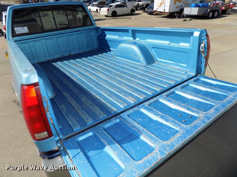 image for item DE7625 1993 Chevrolet C1500 pickup truck