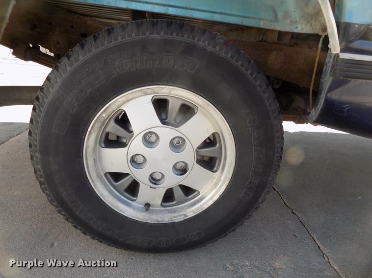 image for item DE7625 1993 Chevrolet C1500 pickup truck