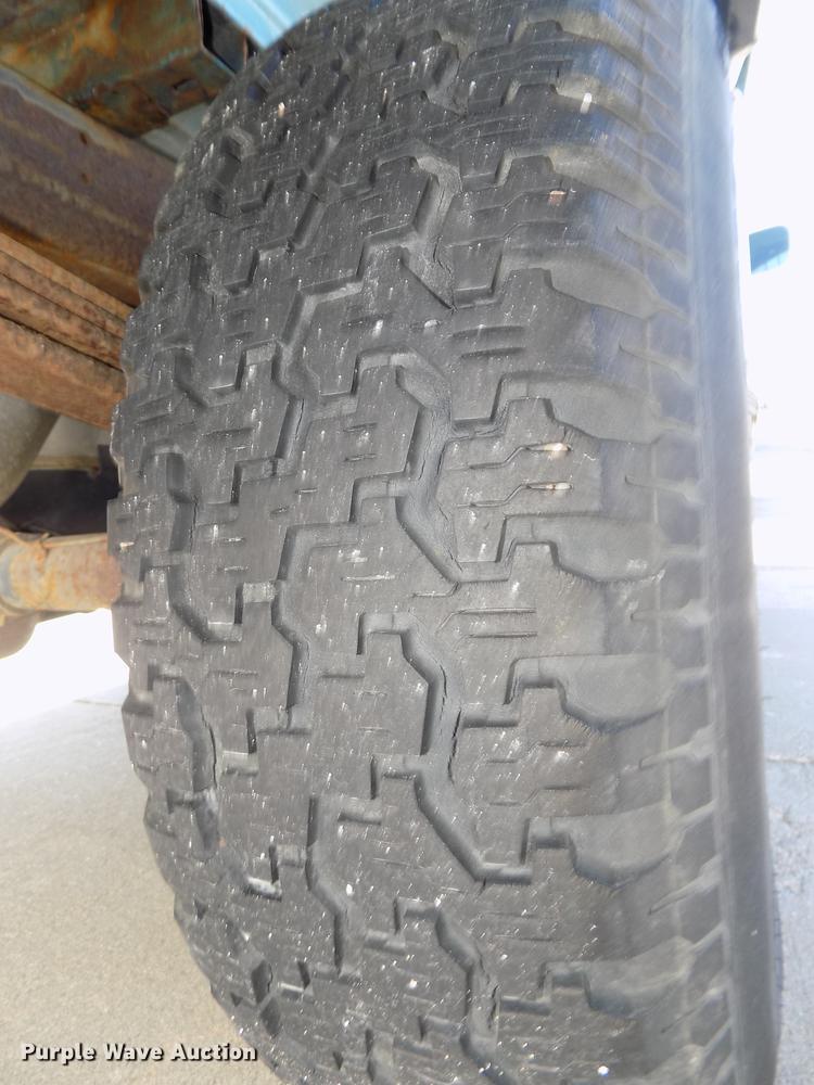 image for item DE7625 1993 Chevrolet C1500 pickup truck