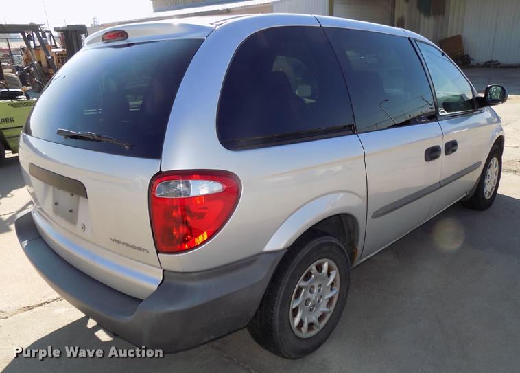 image for item DE7626 2002 Chrysler Voyager van