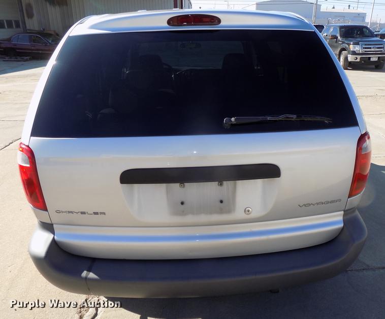 image for item DE7626 2002 Chrysler Voyager van