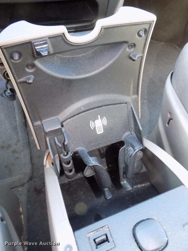 image for item DE7626 2002 Chrysler Voyager van