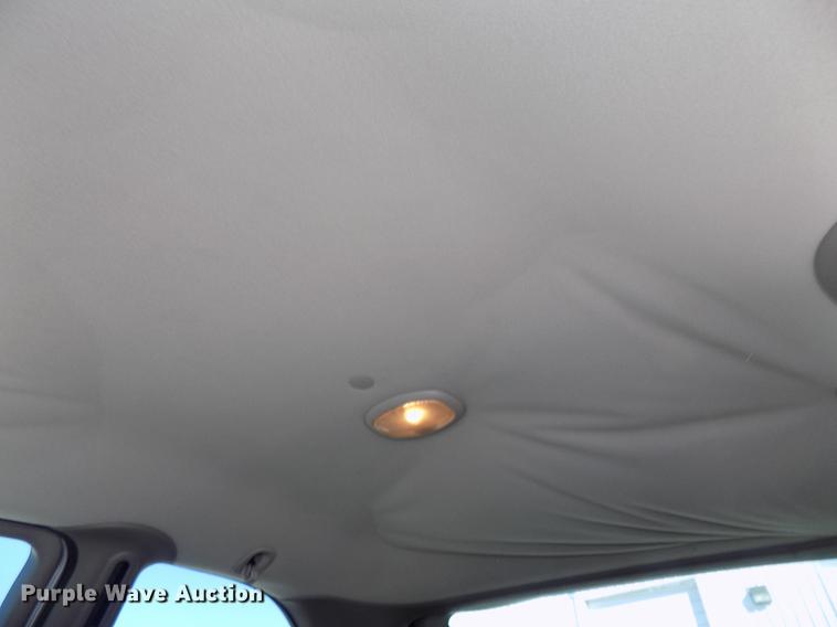 image for item DE7626 2002 Chrysler Voyager van