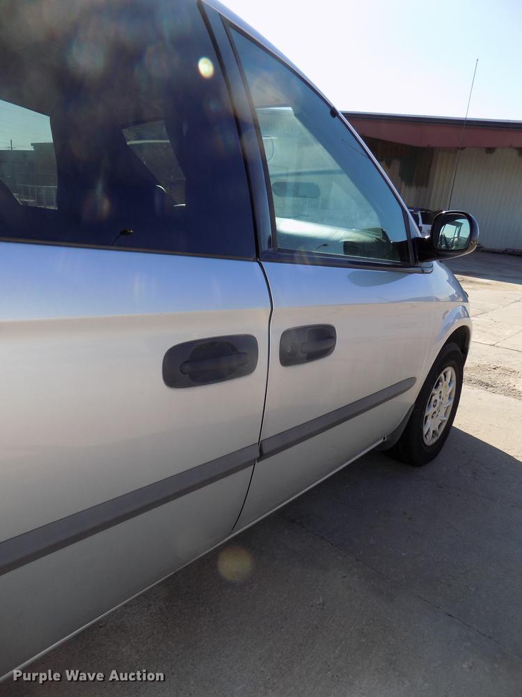 image for item DE7626 2002 Chrysler Voyager van