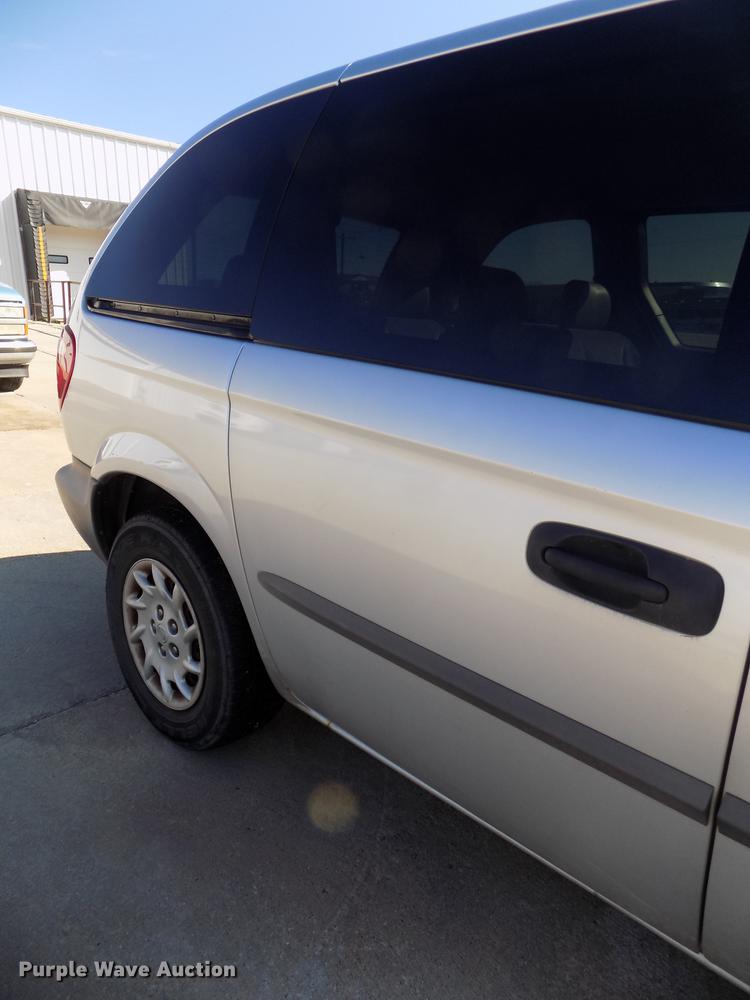 image for item DE7626 2002 Chrysler Voyager van