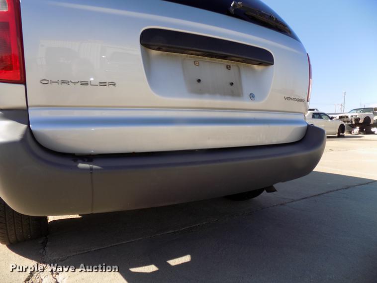 image for item DE7626 2002 Chrysler Voyager van